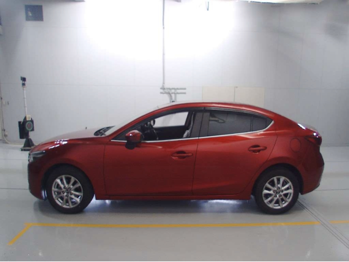2018 Mazda Axela